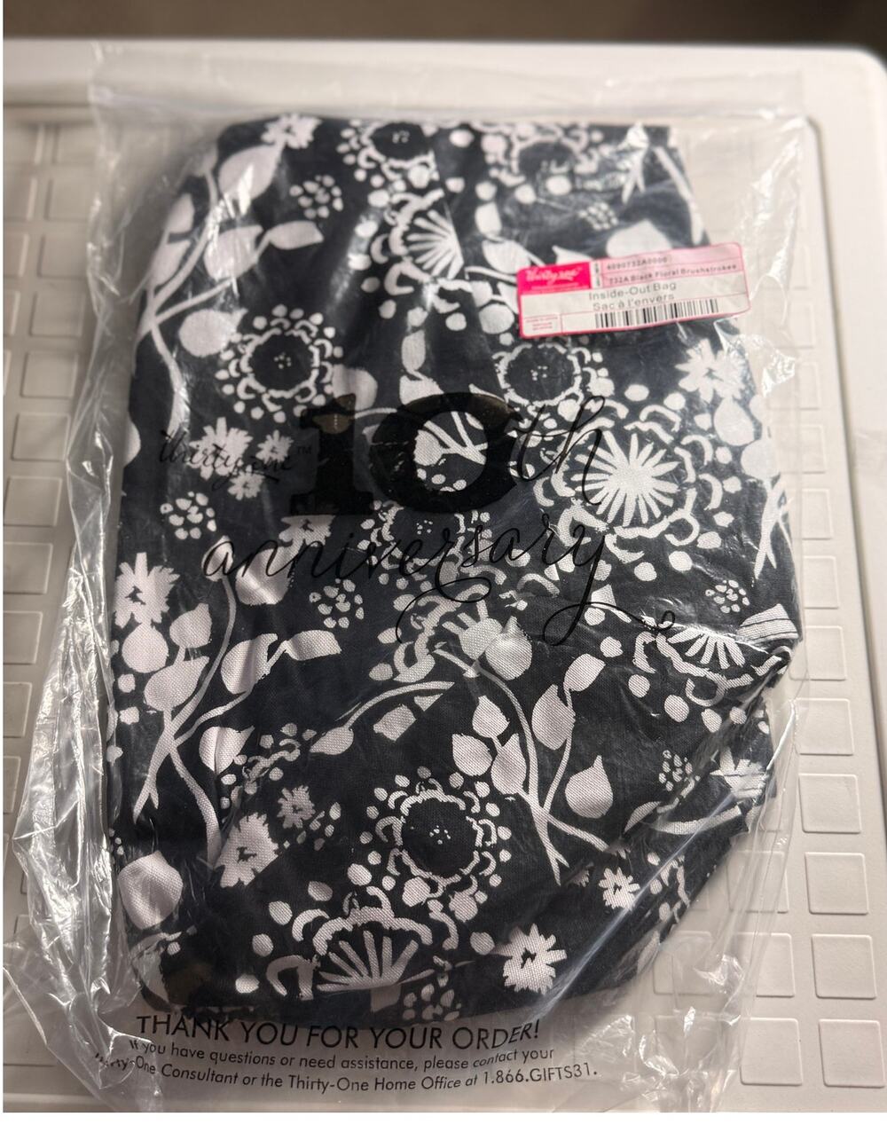 Thirty-one Inside Out Hobo Bag In Floral Brushstrokes